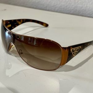 Prada sun glasses
